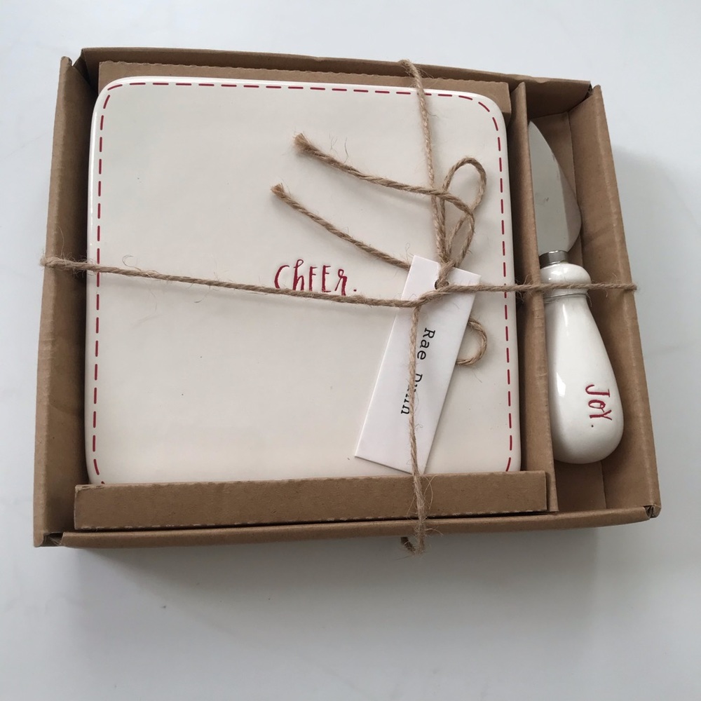 New Rae Dunn Christmas cheese board set